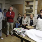 Buskie Dni Otwarte dla Turystyki 2019. Zwiedzanie kościoła świętego Brata Alberta w Busku-Zdroju oraz dzielenie się podpłomykami / Marta Gajda / Radio Kielce