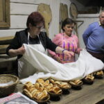 Buskie Dni Otwarte dla Turystyki 2019. Zwiedzanie kościoła świętego Brata Alberta w Busku-Zdroju oraz dzielenie się podpłomykami / Marta Gajda / Radio Kielce