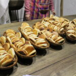 Buskie Dni Otwarte dla Turystyki 2019. Zwiedzanie kościoła świętego Brata Alberta w Busku-Zdroju oraz dzielenie się podpłomykami / Marta Gajda / Radio Kielce