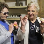 Buskie Dni Otwarte dla Turystyki 2019. Zwiedzanie kościoła świętego Brata Alberta w Busku-Zdroju oraz dzielenie się podpłomykami / Marta Gajda / Radio Kielce