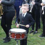 Strożyska. Poświecenie nowo wybudowanego krzyża na starym cmentarzu parafialnym, uroczyste otwarcie przykościelnej Sali Teatralnej im. Księży Biskupów Diecezji Kieleckich oraz inauguracja Muzeum Parafialnego / Marta Gajda / Radio Kielce