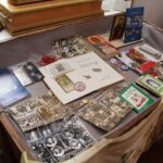 Strożyska. Poświecenie nowo wybudowanego krzyża na starym cmentarzu parafialnym, uroczyste otwarcie przykościelnej Sali Teatralnej im. Księży Biskupów Diecezji Kieleckich oraz inauguracja Muzeum Parafialnego / Marta Gajda / Radio Kielce