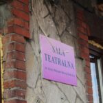 Strożyska. Poświecenie nowo wybudowanego krzyża na starym cmentarzu parafialnym, uroczyste otwarcie przykościelnej Sali Teatralnej im. Księży Biskupów Diecezji Kieleckich oraz inauguracja Muzeum Parafialnego / Marta Gajda / Radio Kielce