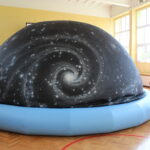 Mobilne planetarium przyjechało do Szkoły Podstawowej imienia Marszałka Józefa Piłsudskiego / Marta Gajda / Radio Kielce