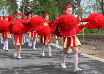 Nowa formacja mażoretek w Busku-Zdroju / Marta Gajda / Radio Kielce