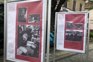 100 lat Polskiego Czerwonego krzyża. Happening w Sandomierzu / Grażyna-Szlęzak-Wójcik / Radio Kielce