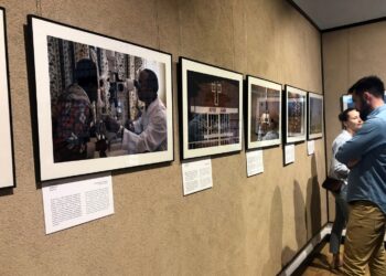 Sandomierz. Wernisaż wystawy „Rwanda - 25 lat pokoju” / Grażyna Szlęzak - Wójcik / Radio Kielce