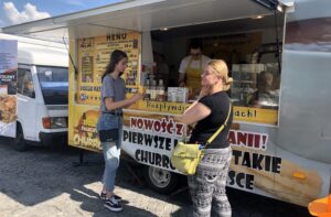 Sandomierz. Zjazd food trucków / Grażyna Szlęzak - Wójcik / Radio Kielce