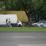 Kielce. Konar drzewa spadł na auto jadące ulicą Jesionową / Piotr Kwaśniewski / Radio Kielce