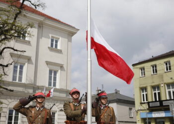 02.05.2019 Kielce. Dzień Flagi. Uroczystości na Rynku / Jarosław Kubalski / Radio Kielce