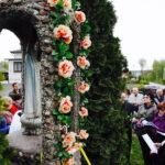 06.05.2019 Serwis (gmina Nowa Słupia). Majówka przed kapliczką / Jarosław Kubalski / Radio Kielce