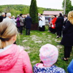 06.05.2019 Serwis (gmina Nowa Słupia). Majówka przed kapliczką / Jarosław Kubalski / Radio Kielce