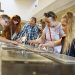 18.05.2019 Kielce. Noc Muzeów. Warsztaty w Centrum Geoedukacji / Jarosław Kubalski / Radio Kielce