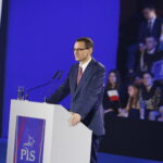 Regionalna konwencja PiS przed wyborami do Parlamentu Europejskiego. Na zdjęciu premier Mateusz Morawiecki / Jarosław Kubalski / Radio Kielce