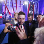 Regionalna konwencja PiS przed wyborami do Parlamentu Europejskiego. Na zdjęciu wiceminister sprawiedliwości Patryk Jaki / Jarosław Kubalski / Radio Kielce