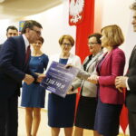 21.05.2019 Kielce ŚUW. Promesy w ramach I etapu Funduszu Dróg Samorządowych wręczyli poseł Maria Zuba, wojewoda Agata Woityszek, wiceminister sportu i turystyki Anna Krupka i senator Krzysztof Słoń / Jarosław Kubalski / Radio Kielce