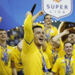 25.05.2019 Kielce. PGNiG Superliga. PGE Vive Kielce zostało po raz 16 mistrzem Polski. Piłkarze i kibice cieszą się ze zwycięstwa / Jarosław Kubalski / Radio Kielce