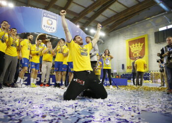 25.05.2019 Kielce. PGNiG Superliga. PGE Vive Kielce zostało po raz 16 mistrzem Polski. Piłkarze i kibice cieszą się ze zwycięstwa / Jarosław Kubalski / Radio Kielce