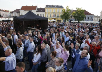 26.05.2019 Kielce. Uwielbienie Najświętszego Sakramentu na Rynku / Jarosław Kubalski / Radio Kielce