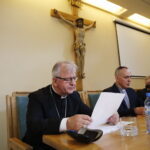 28.05.2019 Kielce. Konferencja prasowa w kurii biskupiej. Biskup Jan Piotrowski, ks. Mirosław Cisowski i ks. Dariusz Gącik / Jarosław Kubalski / Radio Kielce