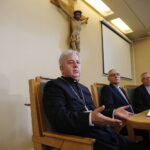 28.05.2019 Kielce. Konferencja prasowa w kurii biskupiej. Biskup Jan Piotrowski, ks. Mirosław Cisowski i ks. Dariusz Gącik / Jarosław Kubalski / Radio Kielce