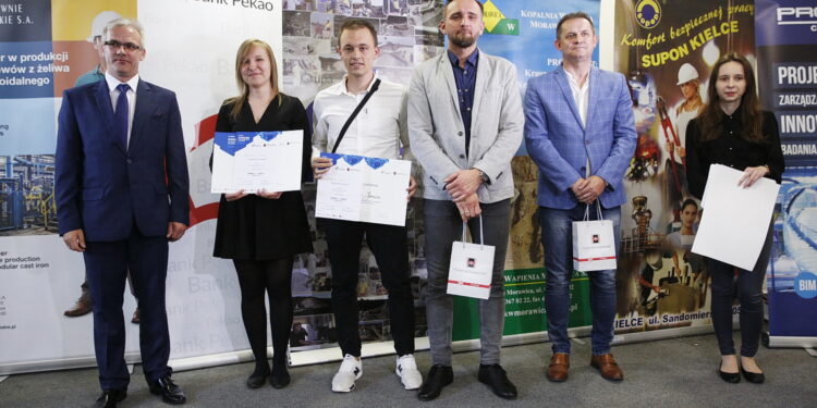 27.05.2019 Kielce. PŚk. Przedsiębiorcy i Kielecki Park Technologiczny nagrodzili najlepszych autorów prac dyplomowych z Politechniki Świętokrzyskiej / Jarosław Kubalski / Radio Kielce