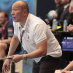 Rewanżowy mecz ćwierćfinałowy Ligi Mistrzów: Paris Saint-Germain - PGE Vive Kielce. Talant Dujszebajew / Krzysztof Bujnowicz / Radio Kielce