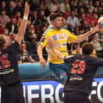 Rewanżowy mecz ćwierćfinałowy Ligi Mistrzów: Paris Saint-Germain - PGE Vive Kielce. Alex Dujszebajew / Krzysztof Bujnowicz / Radio Kielce