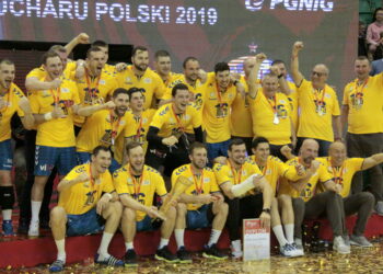 Finał Pucharu Polski Orlen Wisła Płock - PGE Vive Kielce. Ceremonia wręczenia trofeum / Krzysztof Bujnowicz / Radio Kielce