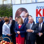 Konferencja wiceminister Anny Krupki. Na zdjęciu (od lewej): Maria Zuba - poseł PiS, Marek Kwitek - poseł PiS, Anna Krupka - wiceminister Sportu i Turystyki, Krzysztof Lipiec - poseł PiS, Bogdan Latosiński - poseł PiS i Krzysztof Słoń - senator RP / Michał Kita / Radio Kielce