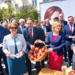 Konferencja wiceminister Anny Krupki. Na zdjęciu: Maria Zuba - poseł PiS, Marek Kwitek - poseł PiS, Anna Krupka - wiceminister Sportu i Turystki, Krzysztof Słoń - senator RP i Krzysztof Lipiec- poseł PiS / Michał Kita / Radio Kielce