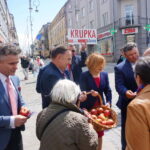 Konferencja wiceminister Anny Krupki. Na zdjęciu (od lewej): Krzysztof Słoń - senator RP, Marek Kwitek - poseł PiS i Anna Krupka - wiceminister Sportu i Turystyki / Michał Kita / Radio Kielce