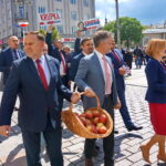 Konferencja wiceminister Anny Krupki. Na zdjęciu (od lewej): Marek Kwitek - poseł PiS, Krzysztof Słoń - senator RP i Anna Krupka - wiceminister Sportu i Turystyki / Michał Kita / Radio Kielce