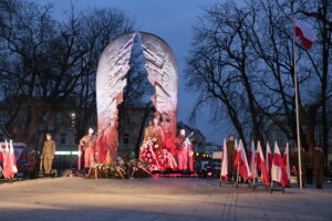 Narodowy Dzień Pamięci Żołnierzy Wyklętych. Pomnik Armii Krajowej na skwerze Stefana Żeromskiego / Marzena Mąkosa / Radio Kielce