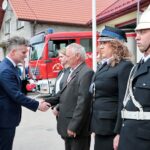 Obice. Obchody Dnia Strażaka oraz 90-lecie Ochotniczej Straży Pożarnej. Gratulacje składa senator Krzysztof Słoń / Marzena Mąkosa / Radio Kielce