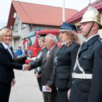 Obice. Obchody Dnia Strażaka oraz 90-lecie Ochotniczej Straży Pożarnej. Gratulacje składa Renata Janik - wicemarszałek województwa / Marzena Mąkosa / Radio Kielce