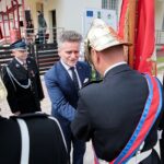 Obice. Obchody Dnia Strażaka oraz 90-lecie Ochotniczej Straży Pożarnej. Gratulacje składa senator Krzysztof Słoń / Marzena Mąkosa / Radio Kielce