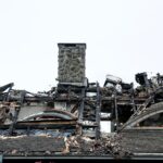 Chrusty. Spalony dach budynku "Lipowy Dwór" w Kompleksie Świętokrzyska Polana / Marzena Mąkosa / Radio Kielce