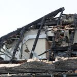 Chrusty. Spalony dach budynku "Lipowy Dwór" w Kompleksie Świętokrzyska Polana / Marzena Mąkosa / Radio Kielce