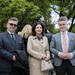 Odsłonięcie Ławeczki Andrzeja Koziei. Po prawej Krzysztof Słoń - senator RP. Po lewej Tomasz Pleban - wicestarosta kielecki / Marzena Mąkosa / Radio Kielce