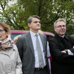 Odsłonięcie Ławeczki Andrzeja Koziei. Drugi od lewej: prof. dr hab. Jacek Semaniak - rektor UJK / Marzena Mąkosa / Radio Kielce