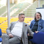 Hala Legionów. Losowanie półfinałów Ligi Mistrzów. Bertus Servaas - prezes PGE Vive Kielce i Marek Cender - Radio Kielce / Marzena Mąkosa / Radio Kielce