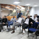 Hala Legionów. Losowanie półfinałów Ligi Mistrzów. Na zdjęciu (od lewej): Uladzislau Kulesh - rozgrywający PGE Vive, Krzysztof Lijewski - rozgrywający PGE Vive, Uros Zorman - asystent trenera, Bertus Servaas - prezes PGE Vive Kielce i Talant Dujshebaev - trener / Marzena Mąkosa / Radio Kielce