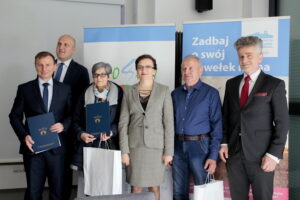 Konferencja prasowa w Wojewódzkim Funduszu Ochrony Środowiska i Gospodarki Wodnej w Kielcach. Podsumowanie wsparcia w 2018 r. oraz plany finansowania na 2019 r. Ochotniczych Straży Pożarnych. Omówienie stanu realizacji Programu Priorytetowego Czyste Powietrze oraz podpisanie umowy nr 1000 z Beneficjentem / Marzena Mąkosa / Radio Kielce