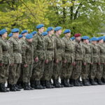 Wręczenie broni elewom w Centrum Przygotowań do Misji Zagranicznych w Kielcach / Marzena Mąkosa / Radio Kielce