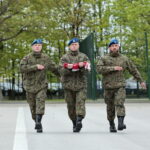 Wręczenie broni elewom w Centrum Przygotowań do Misji Zagranicznych w Kielcach / Marzena Mąkosa / Radio Kielce