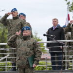 Wręczenie broni elewom w Centrum Przygotowań do Misji Zagranicznych w Kielcach / Marzena Mąkosa / Radio Kielce