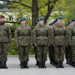 Wręczenie broni elewom w Centrum Przygotowań do Misji Zagranicznych w Kielcach / Marzena Mąkosa / Radio Kielce