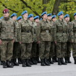 Wręczenie broni elewom w Centrum Przygotowań do Misji Zagranicznych w Kielcach / Marzena Mąkosa / Radio Kielce