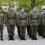 Wręczenie broni elewom w Centrum Przygotowań do Misji Zagranicznych w Kielcach / Marzena Mąkosa / Radio Kielce